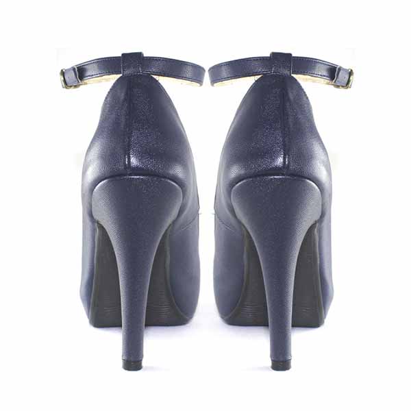 Zapatos azul marino con pulsera