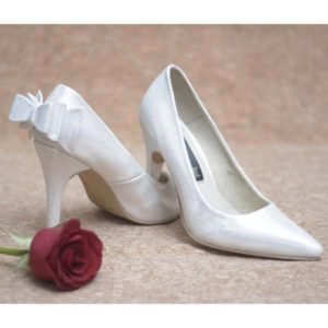 ZAPATOS BLANCOS PUNTA PICO