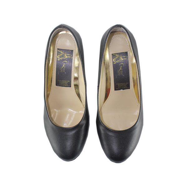 zapatos negros bajos