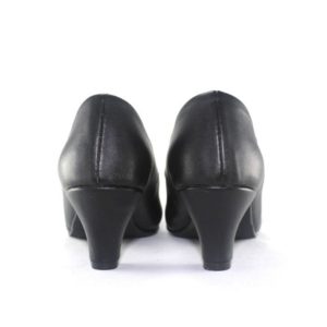 zapatos negros bajos