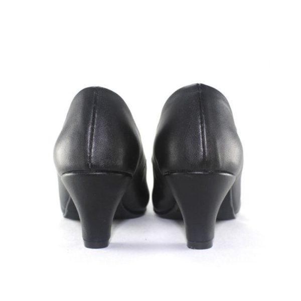 zapatos negros bajos