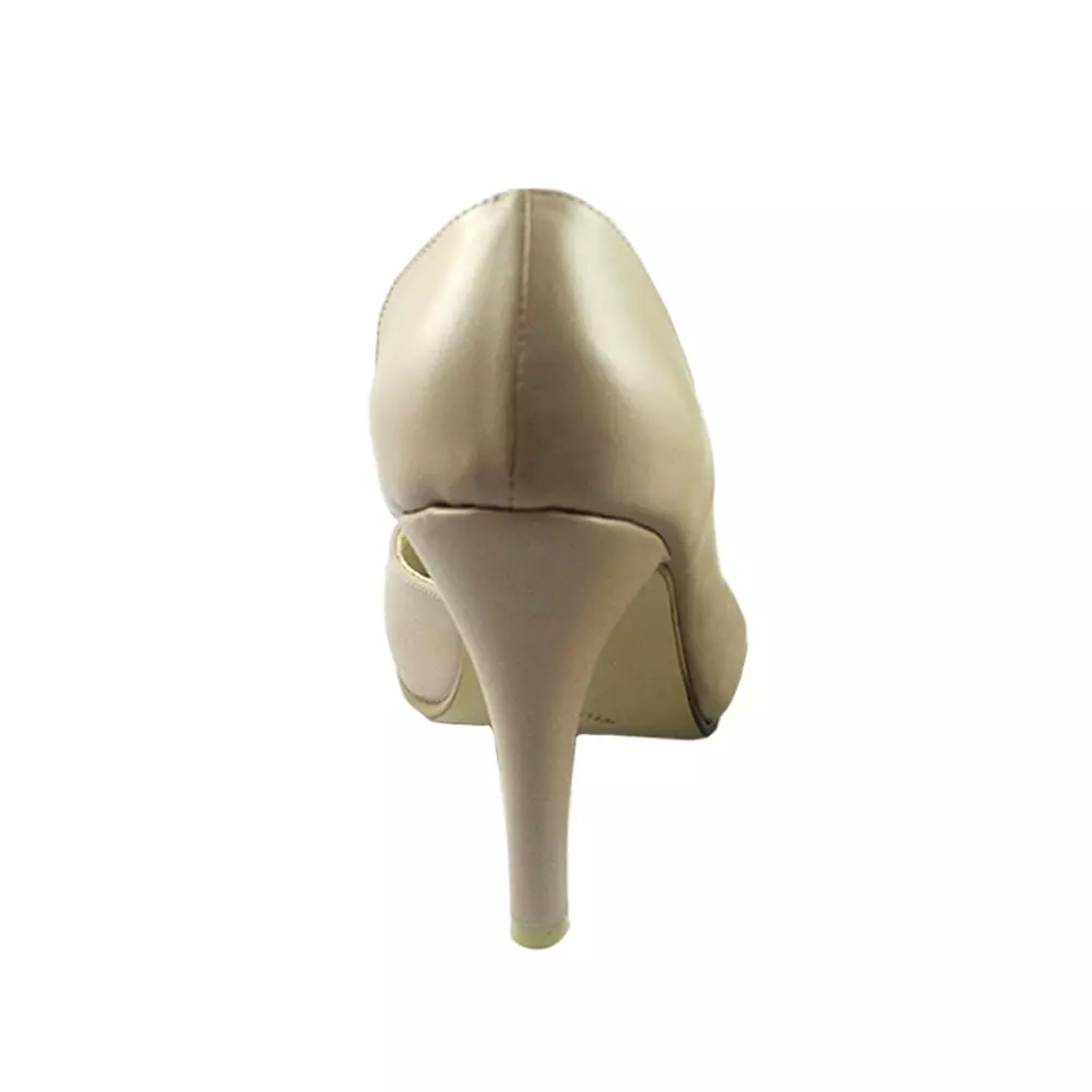 Zapatos-maquillaje-nude-punta-pico-abiertos