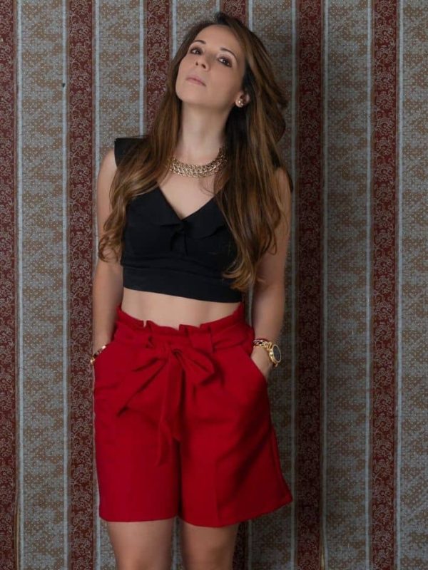 short rojo con lazo