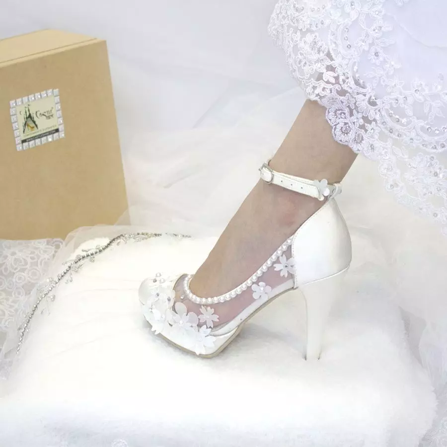 zapatos de novia blancos con perlas